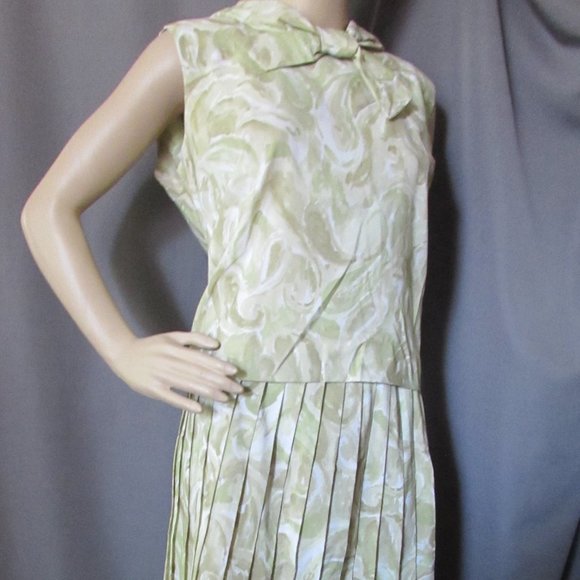 SALE  Vintage Two Piece Blouse & Pleated Skirt 1960 Era Shades of Green - Picture 2 of 10